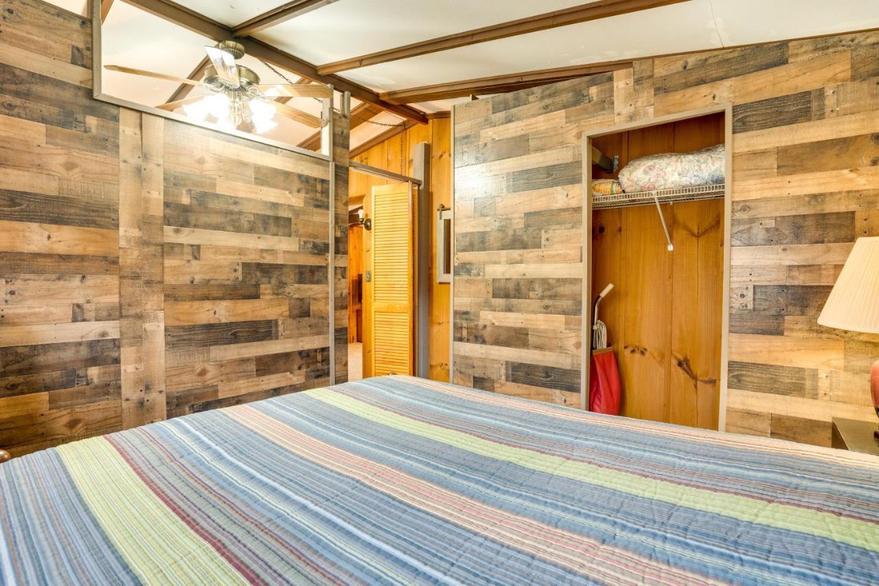 Peaceful Warne Cabin Fenced Yard And Screened Porch Brasstown Экстерьер фото