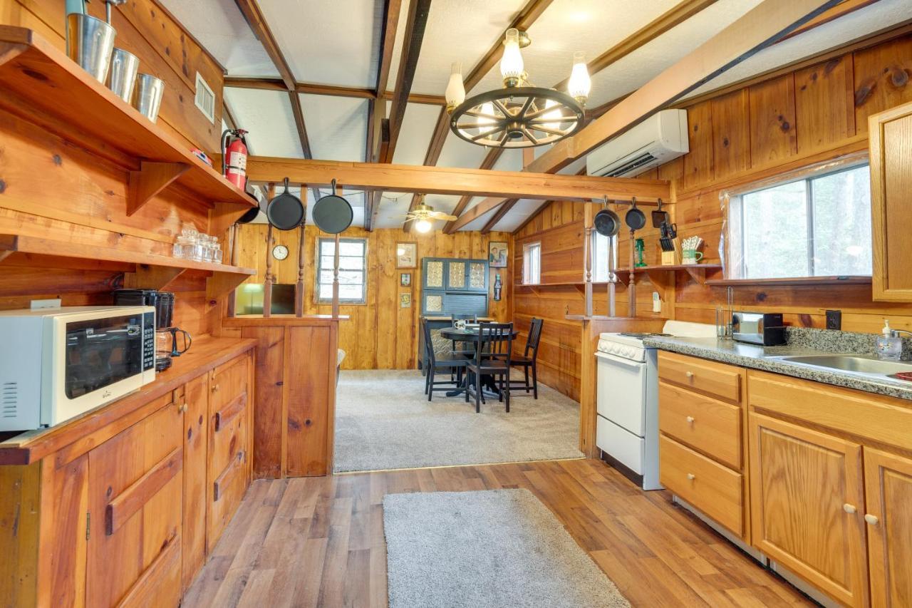 Peaceful Warne Cabin Fenced Yard And Screened Porch Brasstown Экстерьер фото