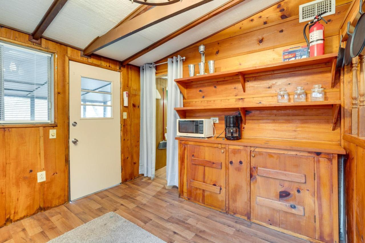 Peaceful Warne Cabin Fenced Yard And Screened Porch Brasstown Экстерьер фото