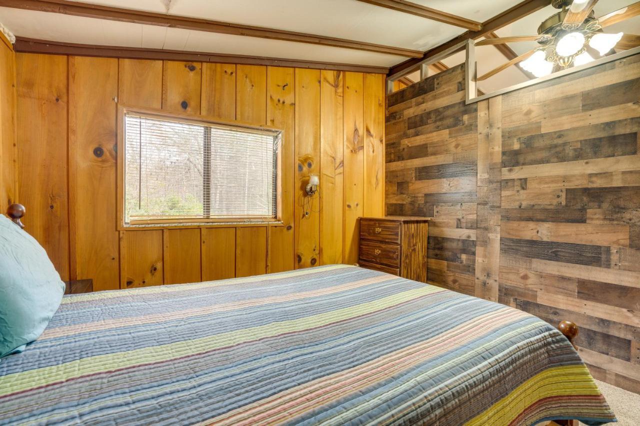 Peaceful Warne Cabin Fenced Yard And Screened Porch Brasstown Экстерьер фото